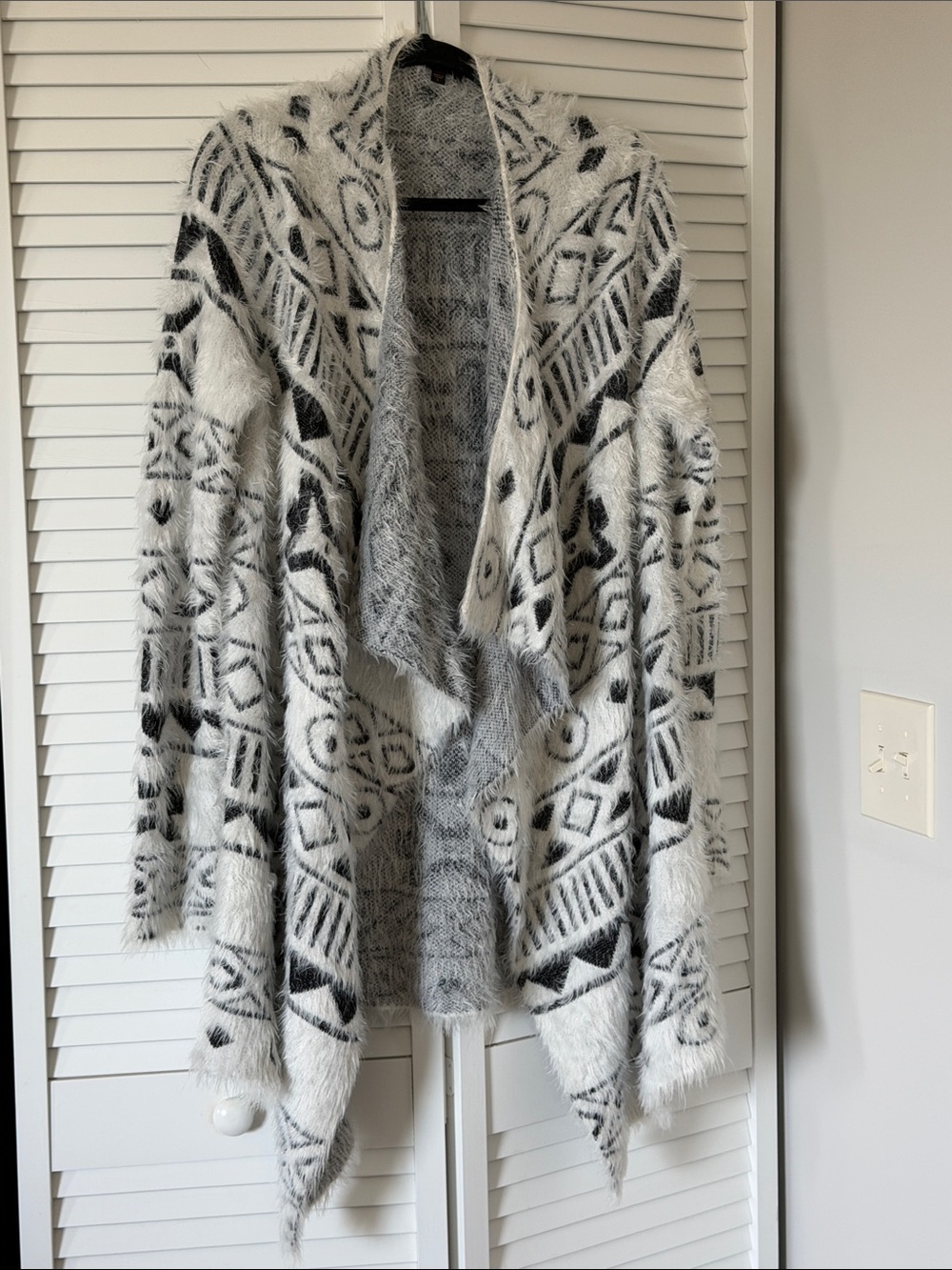 Shyanne Black & White Geometric Open-Front Fuzzy Cardigan